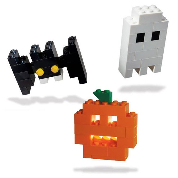 Have a haunted Halloween with this bundle of 3 seasonal LEGO mini sets!