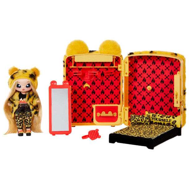 Goes With Everything: With easy zip, convert your bag into a playset room matching Jennel's jaguar-themed style. Maximize the mini hangers with clips for her extra clothing in her brown closet. This also has working accessory drawers.