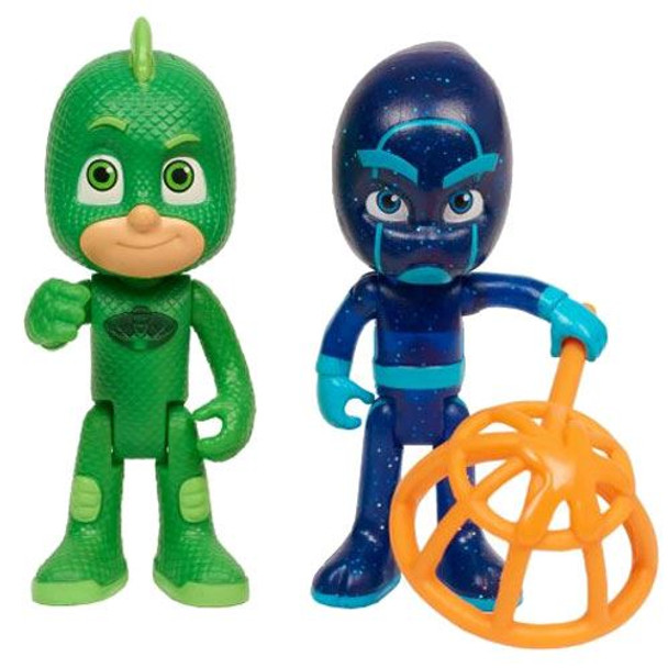 This dynamic Hero & Villain 2-pack features Gekko and Night Ninja as 8 cm (3 inch) poseable figures. Press down on Gekko's head to light up his amulet! Help Gekko use his super Gekko muscles to defeat the mischievous Night Ninja and his sticky splat!