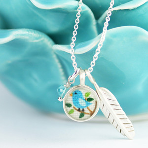 Small feather necklace