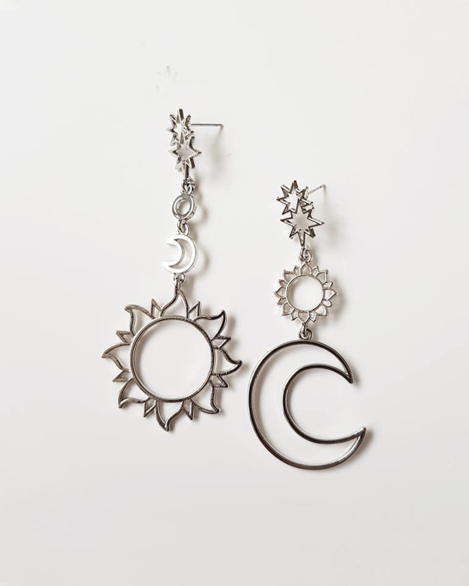 sun and moon dangle earring | Moon and star earrings, Celestial jewelry, Moon  earrings