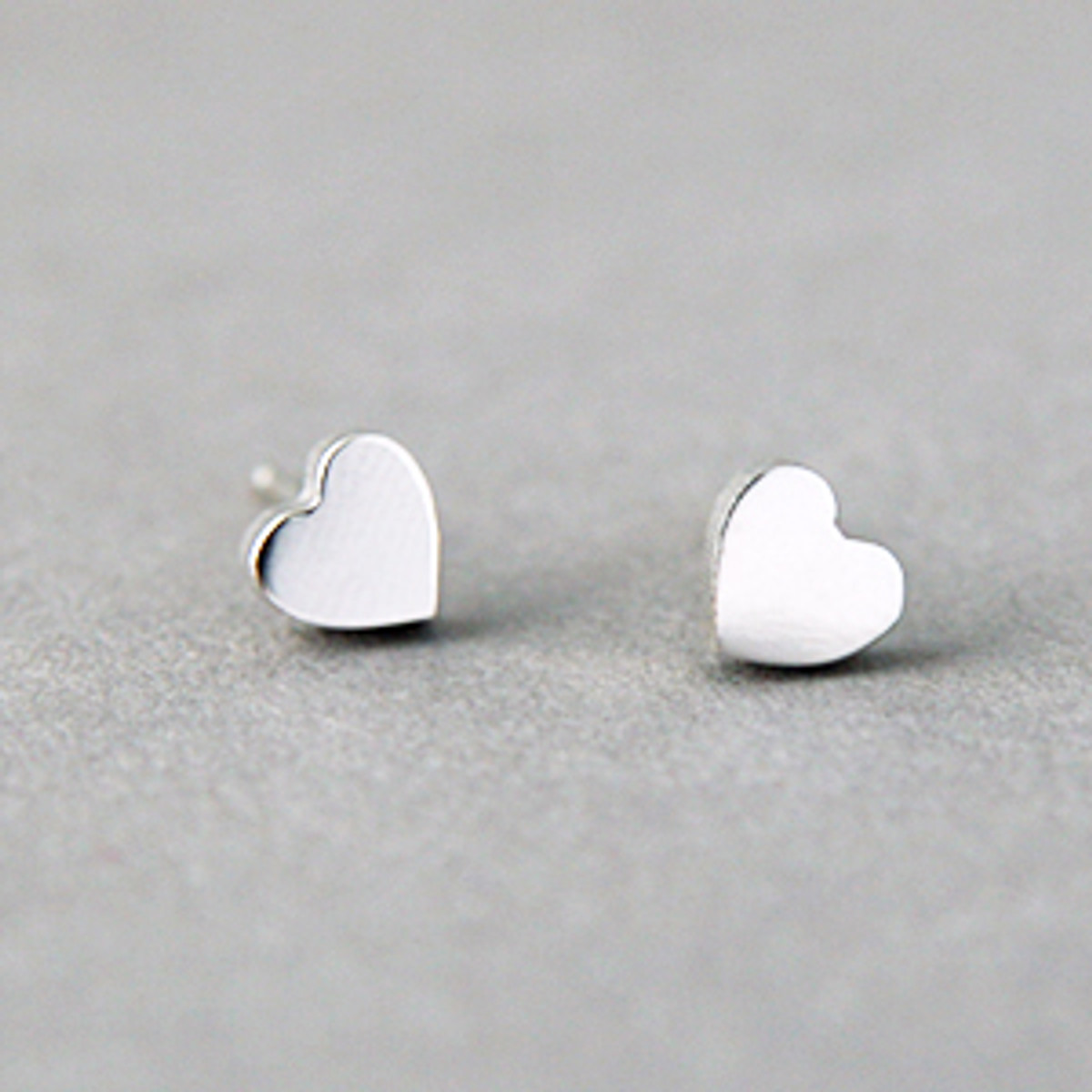 silver heart earrings studs