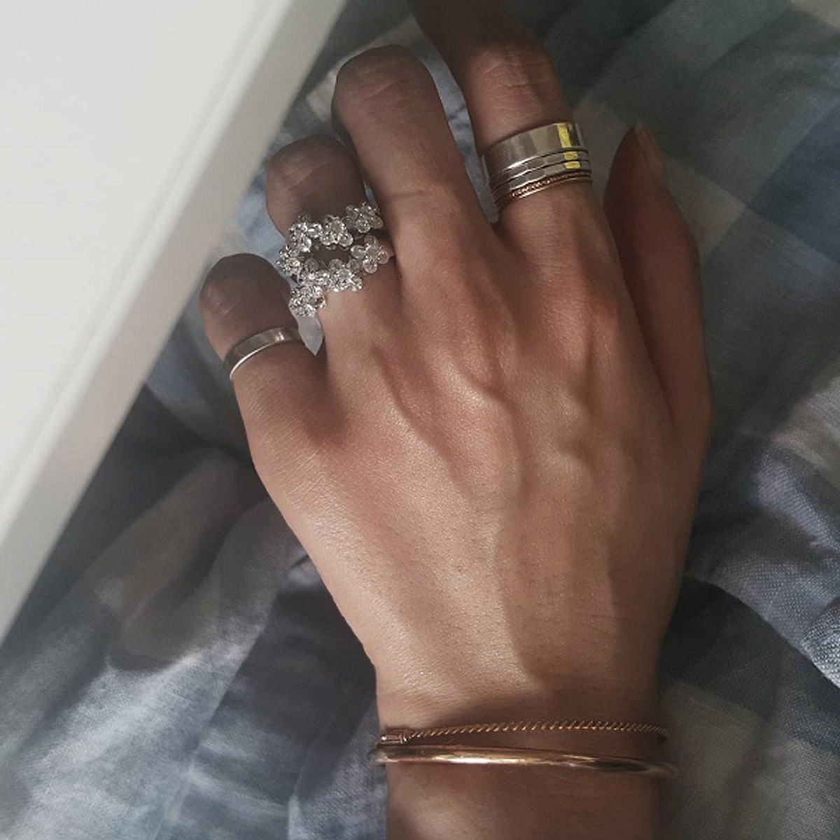 10 Tips on How to Wear Silver and Gold Rings Together - TTT Jewelry