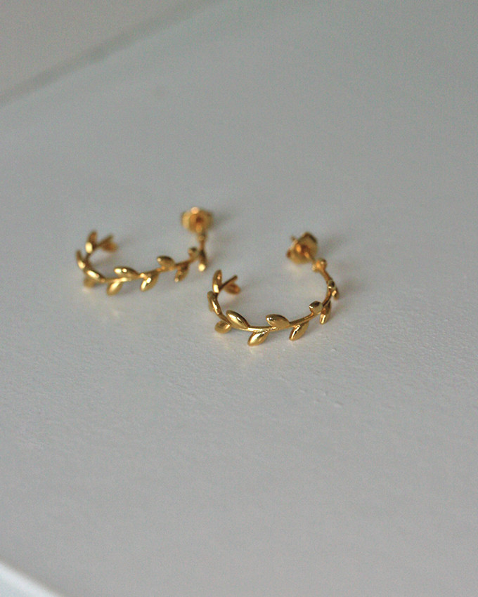 Gold Pleated Oval Dangle Earrings