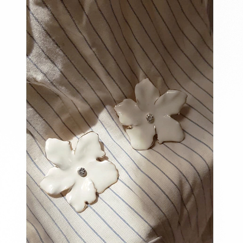 Enamel Daisy Stud Earrings Cream from kellinsilver.com