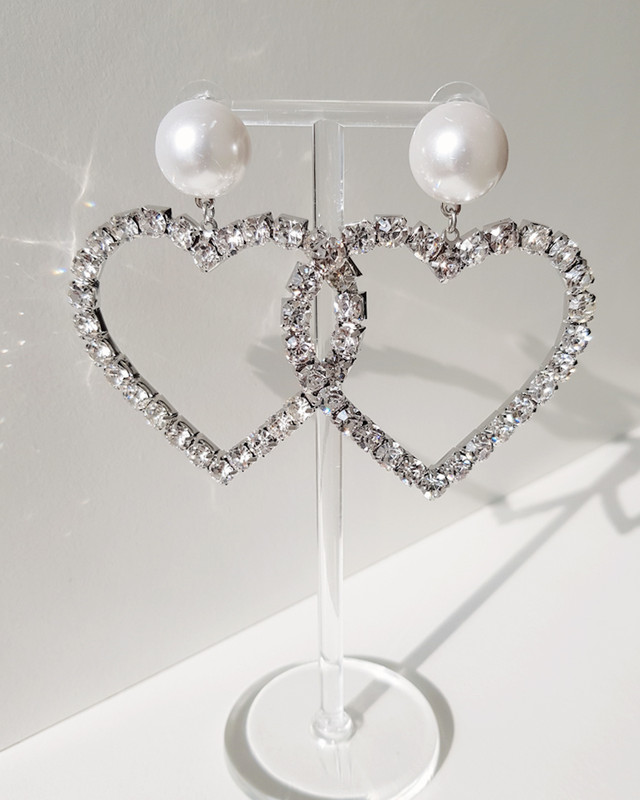 Oversize Lover Drama Pearl Heart Earrings on kellinsilver.com