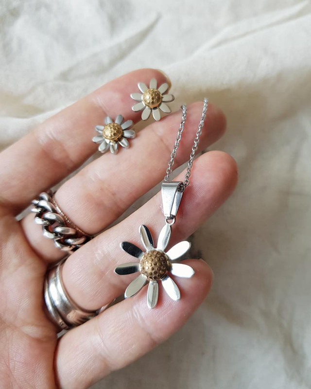 Stainless Steel Daisy Necklace on kellinsilver.com