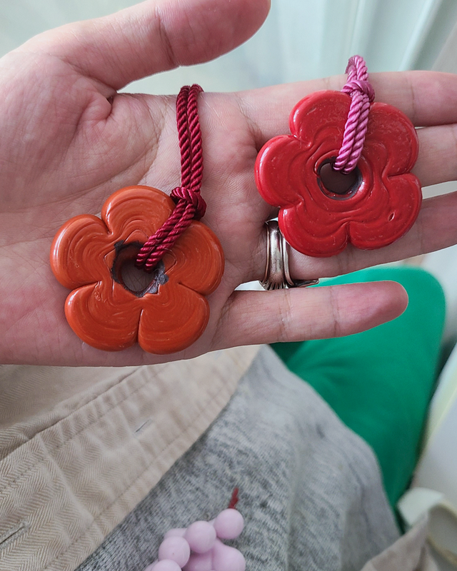 Mora Glass Orange Daisy Necklace in Red on kellinsilver.com