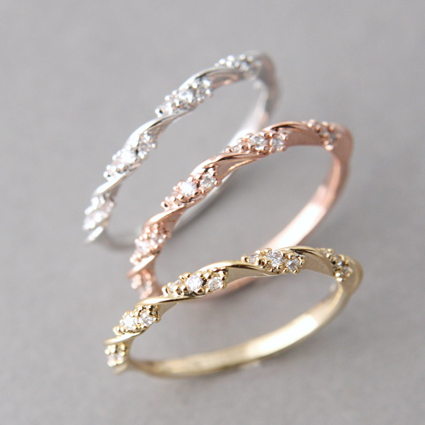 CZ Elegant Single Ribbon Ring Gold