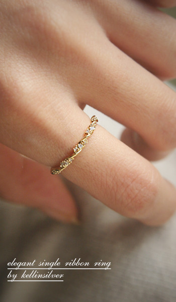 CZ Elegant Single Ribbon Ring Gold