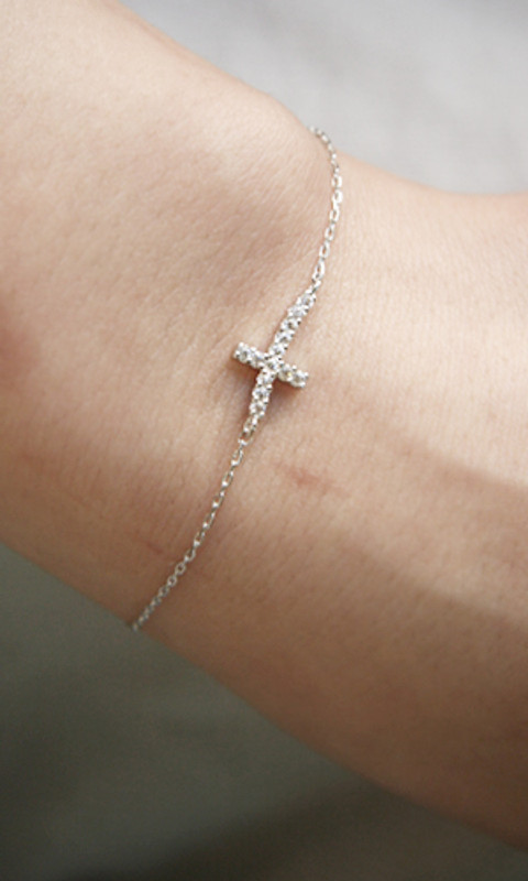 Swarovski Curved Sideways Cross Bracelet White Gold - kellinsilver.com