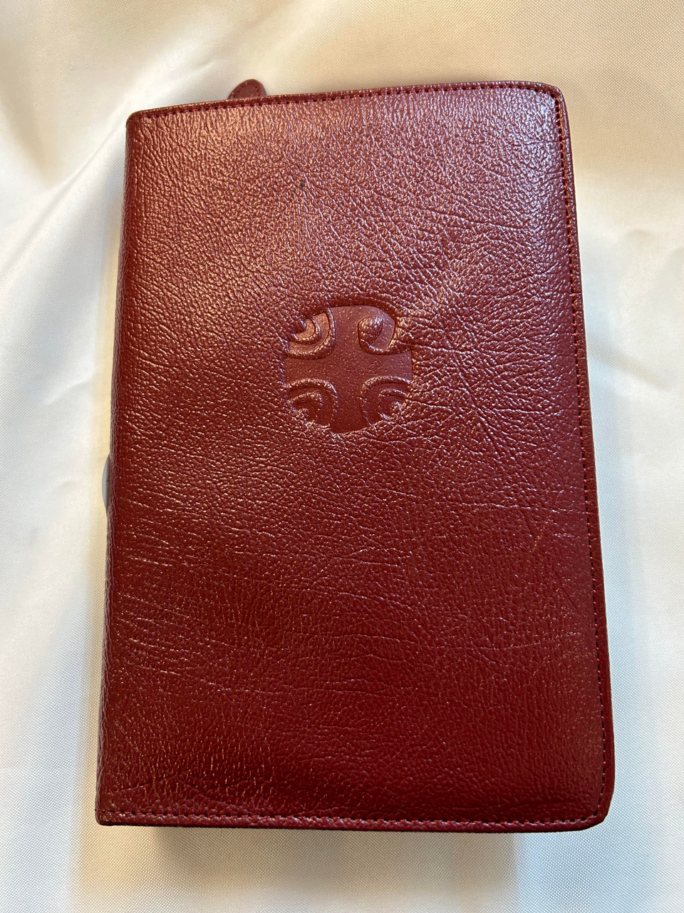 1 volume Red Christian prayer zipper leather breviary cover (large
