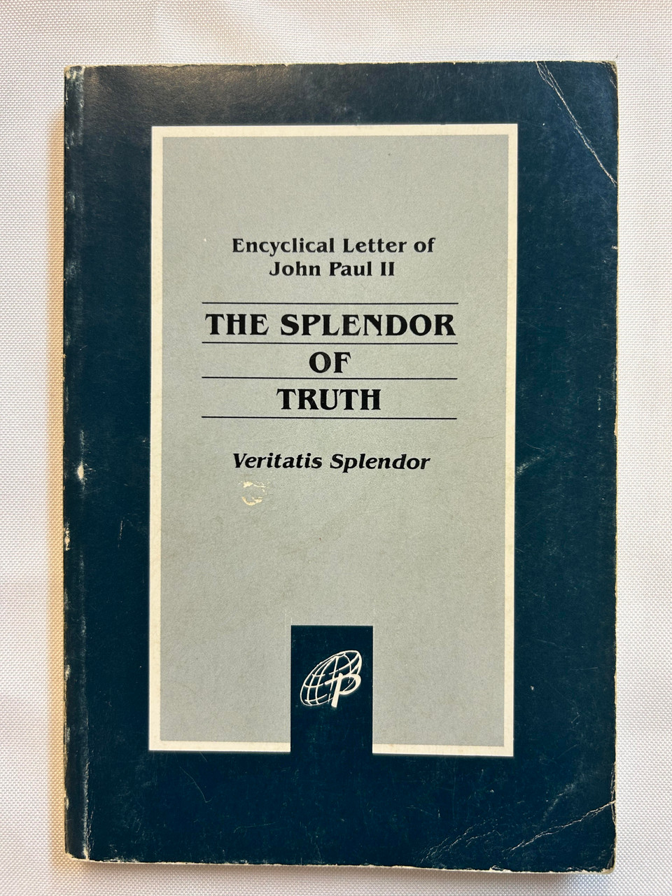 Saint Pope John Paul II's encyclical The Splendor of Truth (Veritas Splendor). 

This is a used book and is sold as is. It may contain markings from a previous owner.