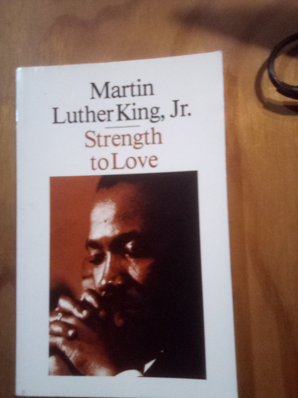 Strength to Love By Martin Luther King Jr. - TO MY MOTHER AND FATHER WHOSE DEEP COMMITTMENT TO THE CHRISTIAN FAITH AND UNSWERVING DEVOTION TO ITS TIMELESS PRICIPLES HAVE GIVEN ME AN INSPIRING EXAMPLE OF THE STRENGTH TO LOVE - PRESS EDITION 1981. 

GENTLY USED BOOK IN GOOD CONDITION.