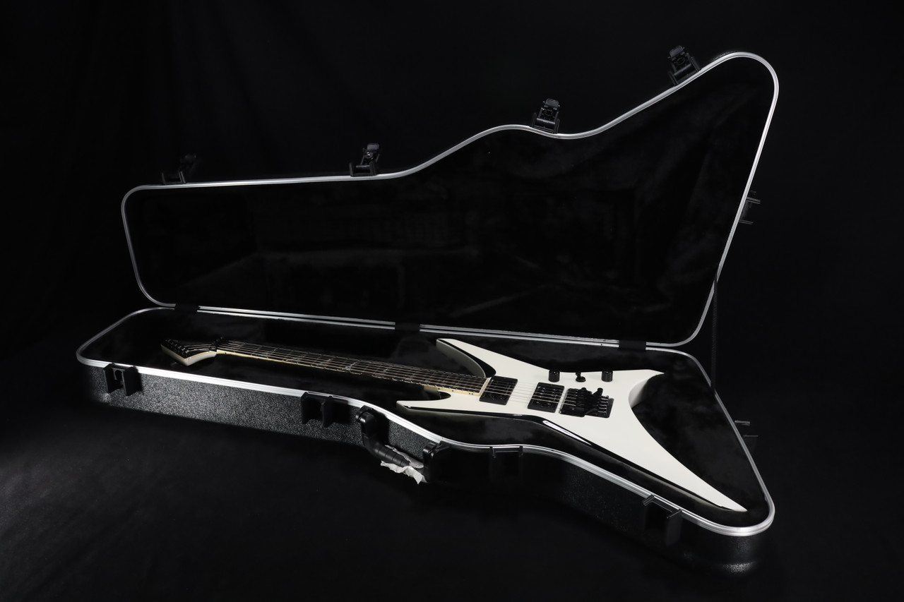Jackson Custom Shop Warrior JCS WR 2H FR Snow White with Black