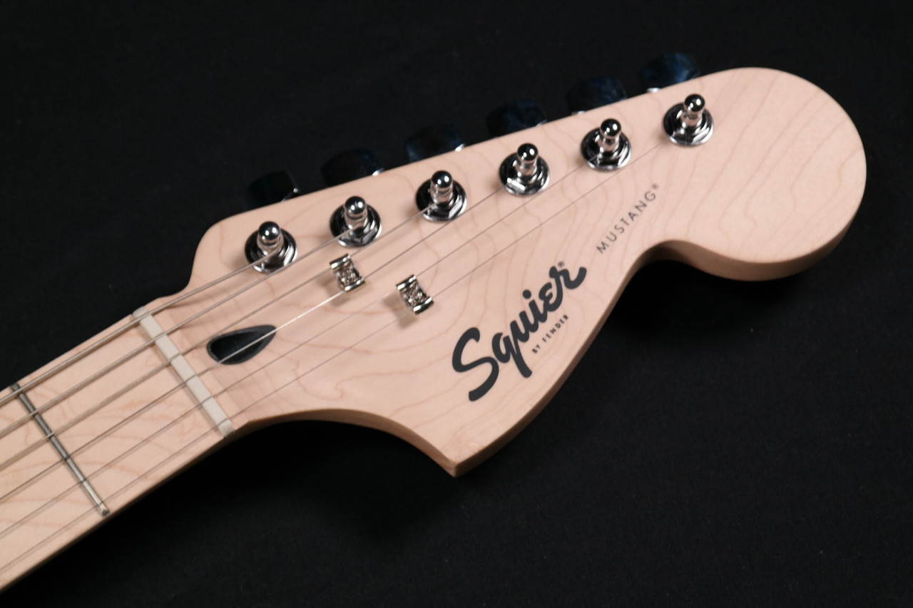 Squier Sonic Mustang - Maple Fingerboard - White Pickguard Squier Sonic Mustang - Maple Fingerboard - White Pickguard