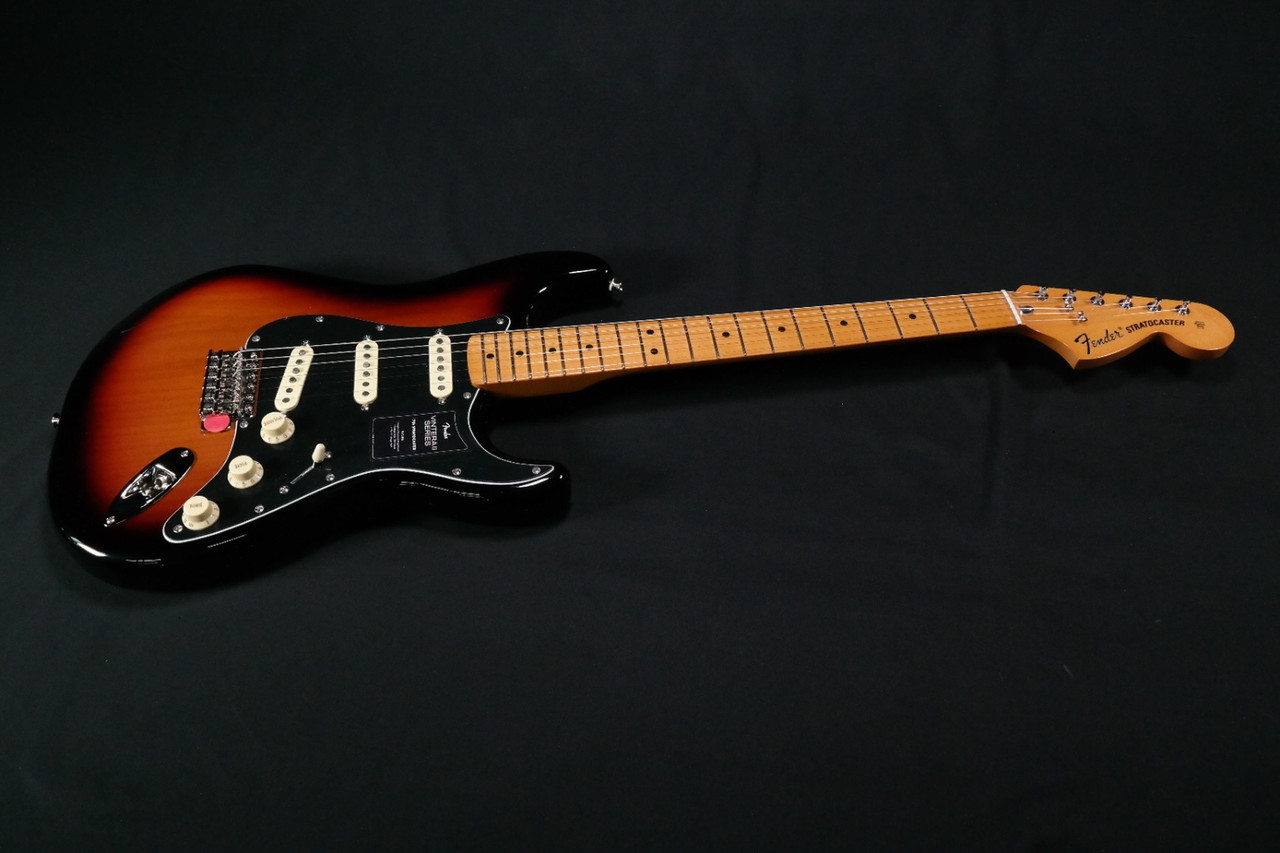 Fender Vintera II 70s Stratocaster, Maple Fingerboard, 3-Color Sunburst 542