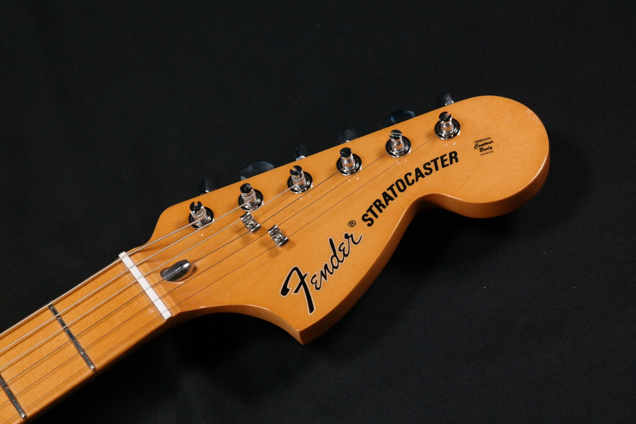 Fender Vintera II 70s Stratocaster, Maple Fingerboard, 3-Color Sunburst 542