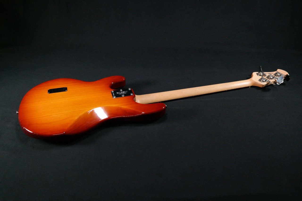 2005 Ernie Ball Music Man Stingray Special Bass - Honey 2005 Ernie Ball Music Man Stingray Special Bass - Honey