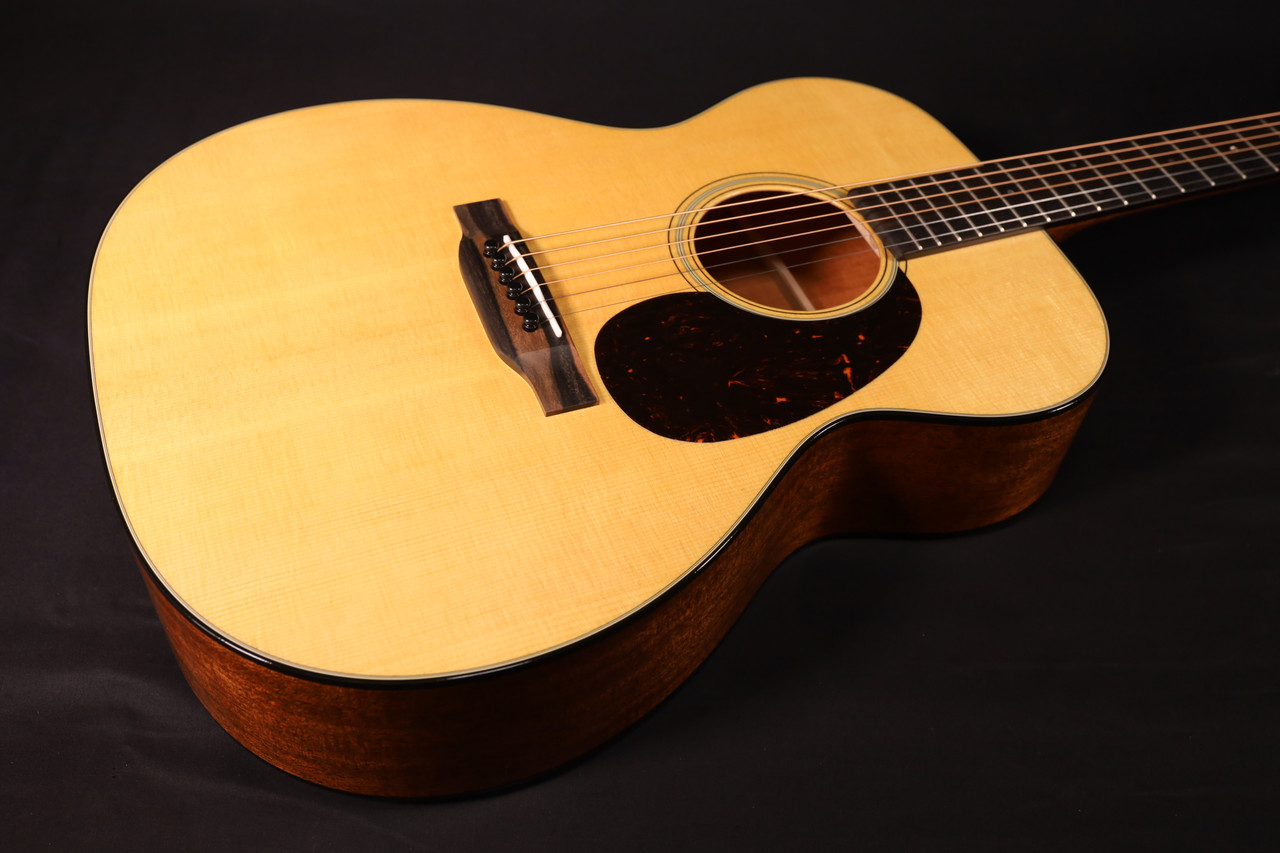 Martin 000-18 Guitar Standard Series Acoustic Guitars, Hand-Built