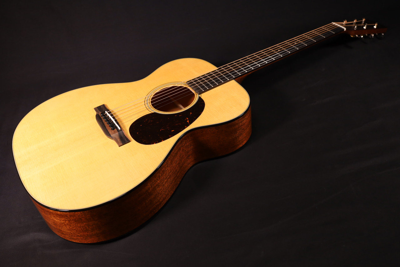 Martin 000-18 Guitar Standard Series Acoustic Guitars, Hand-Built