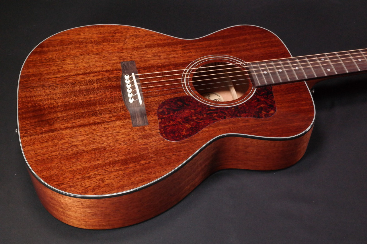 見逃し厳禁！おトクな Guild OM-120 Natural w/Gig Bag - 231 - Liberty Music ギター