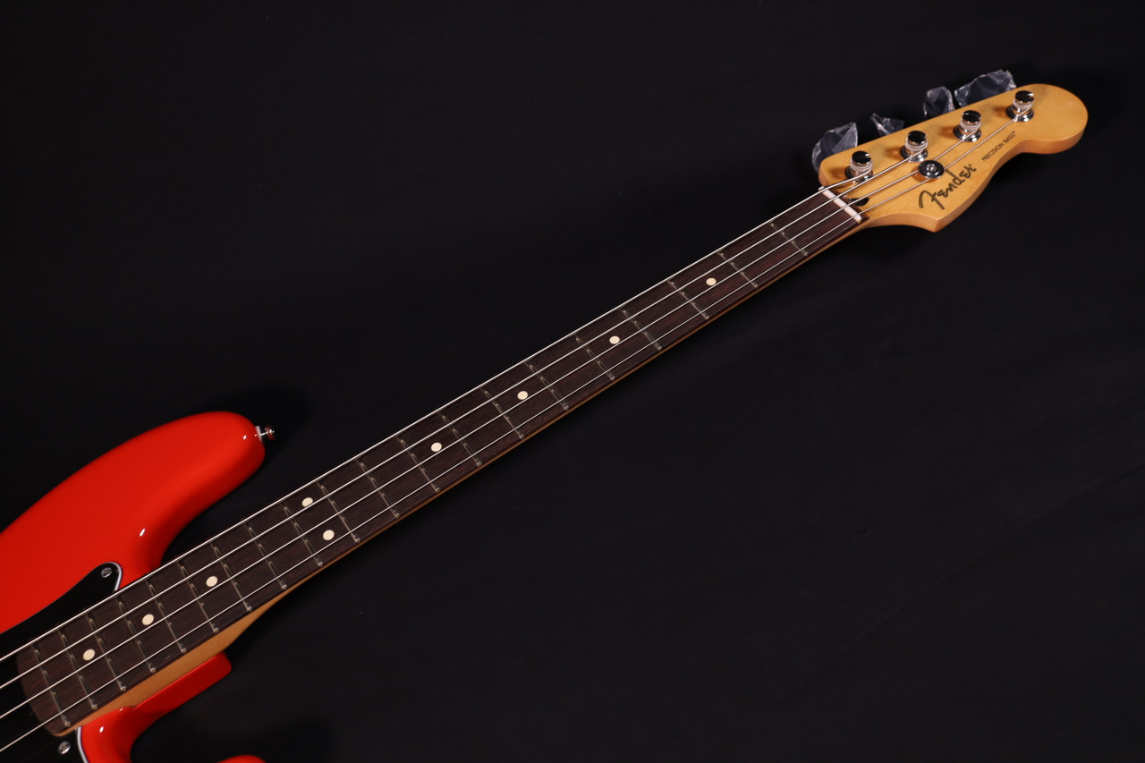 Fender Player II Precision Bass Rosewood Fingerboard Coral Red 033
