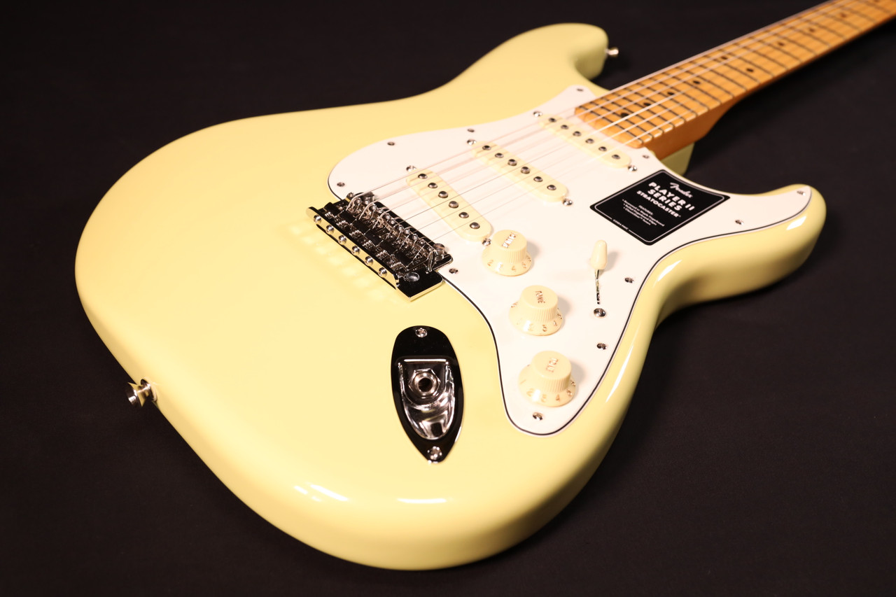 Fender Player II Stratocaster Maple Fingerboard Hialeah Yellow 472