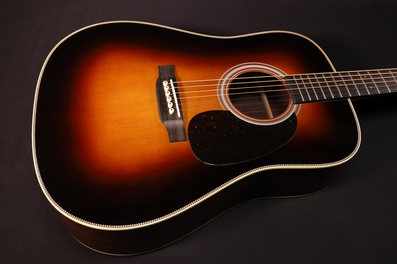 Martin hd-28 Sunburst Hand-Built Martin Guitars with Authentic