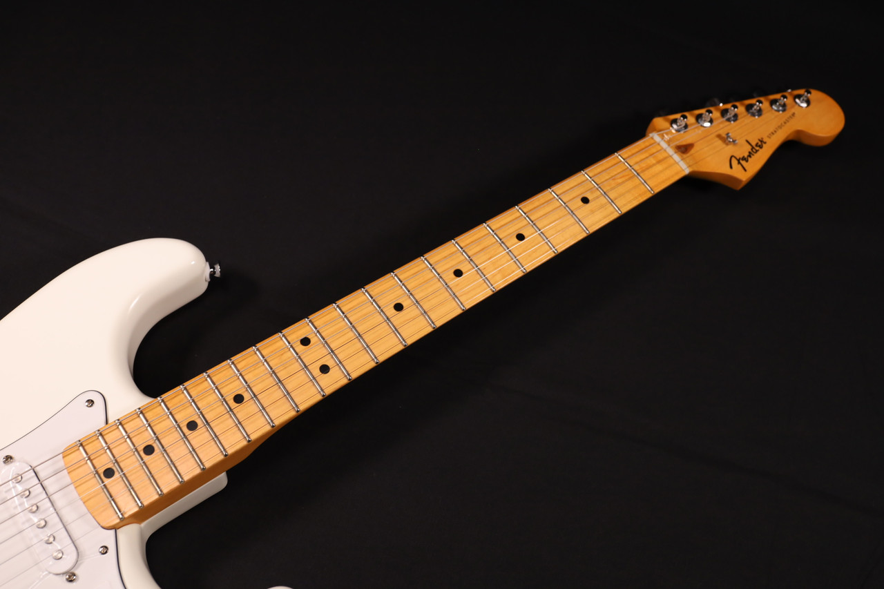 Fender Standard Stratocaster Maple Fingerboard White Pickguard