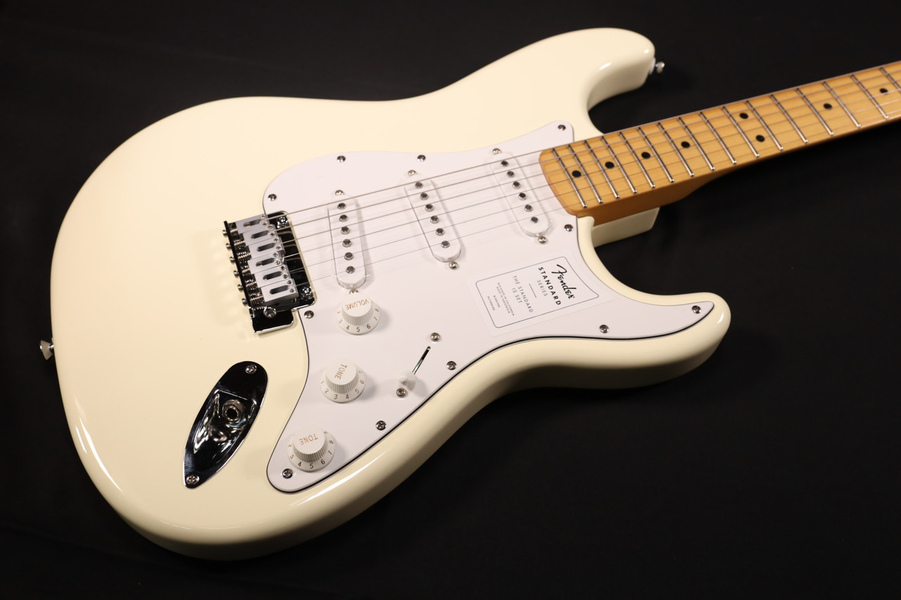 Fender Standard Stratocaster Maple Fingerboard White Pickguard