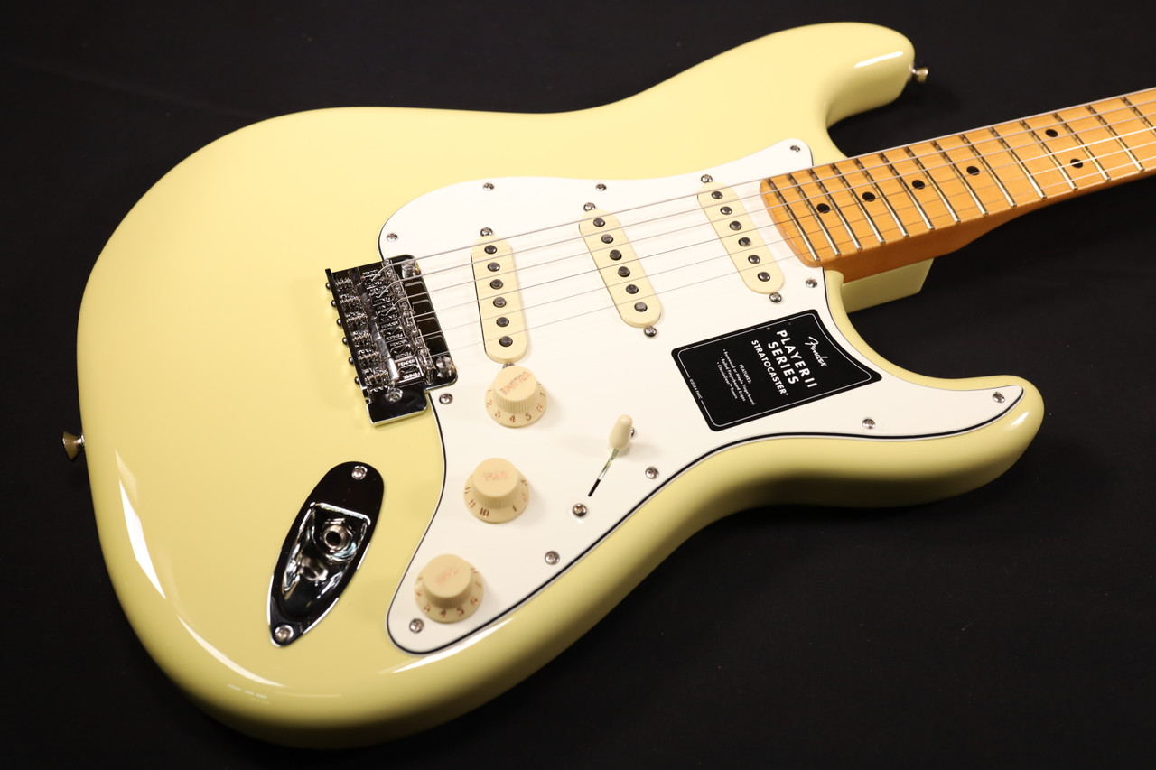 Fender Player II Stratocaster Maple Fingerboard Hialeah Yellow 828