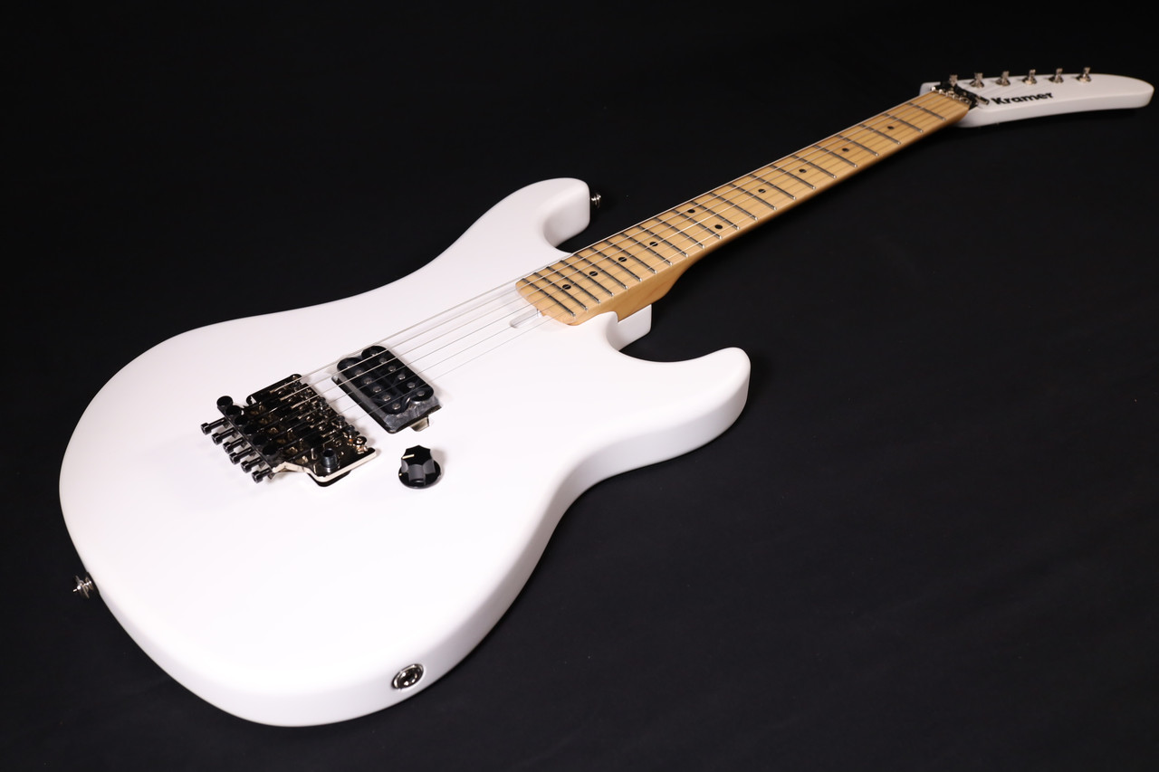 Kramer The 84 (Incl. Premium Gig Bag) ICON Angel White Satin