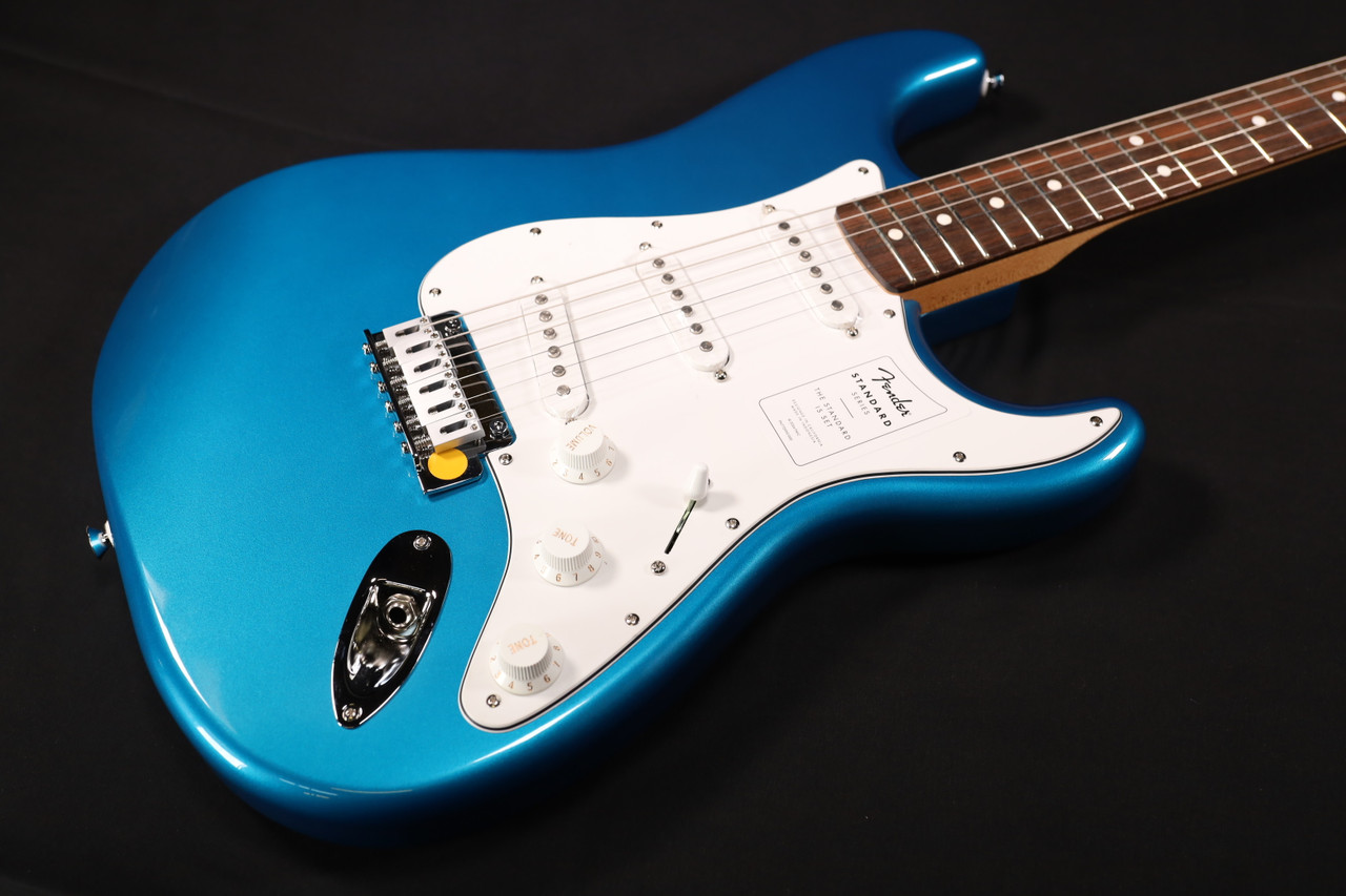 Fender Standard Stratocaster Laurel Fingerboard White Pickguard