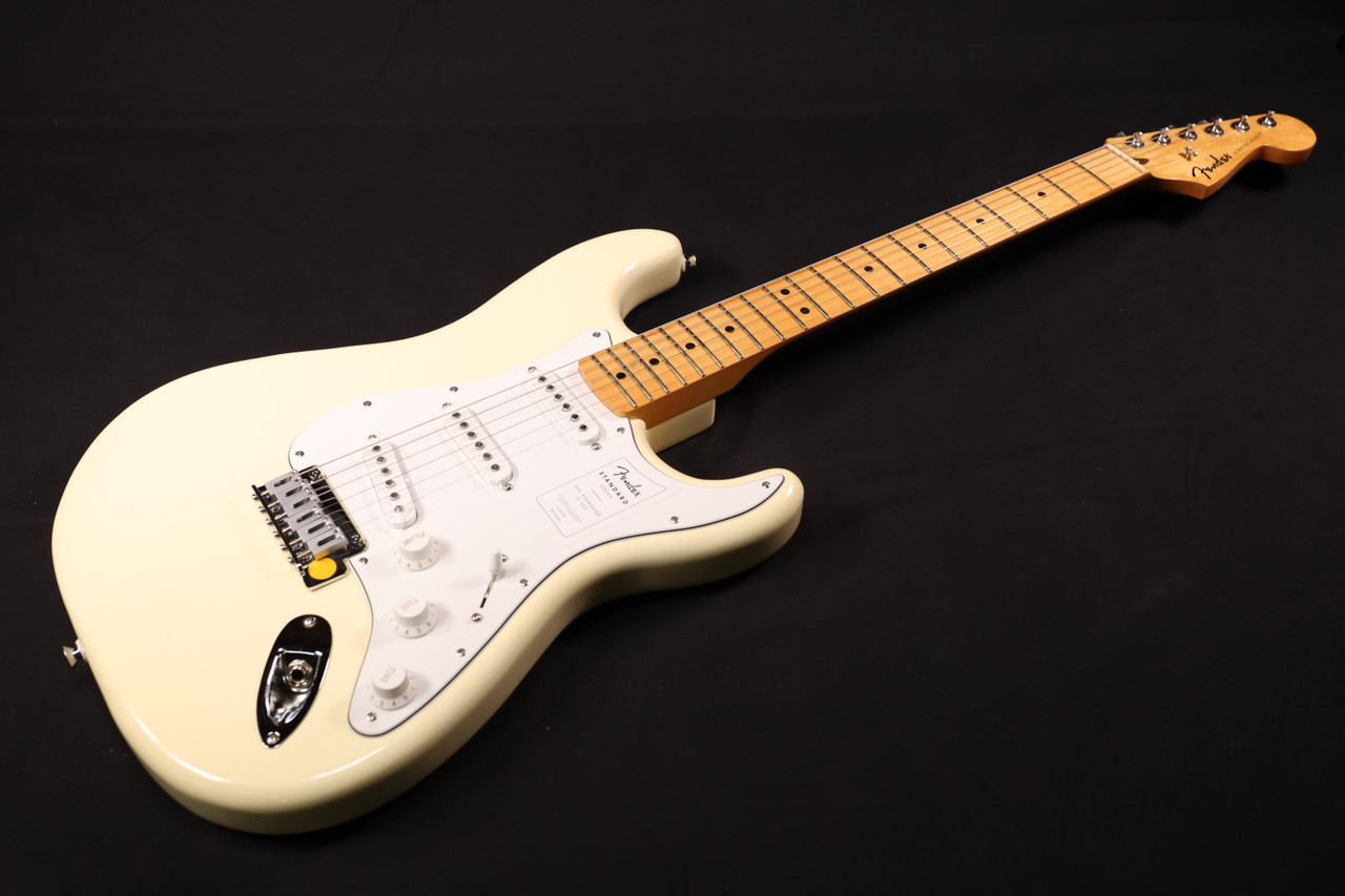 Fender Standard Stratocaster Maple Fingerboard White Pickguard
