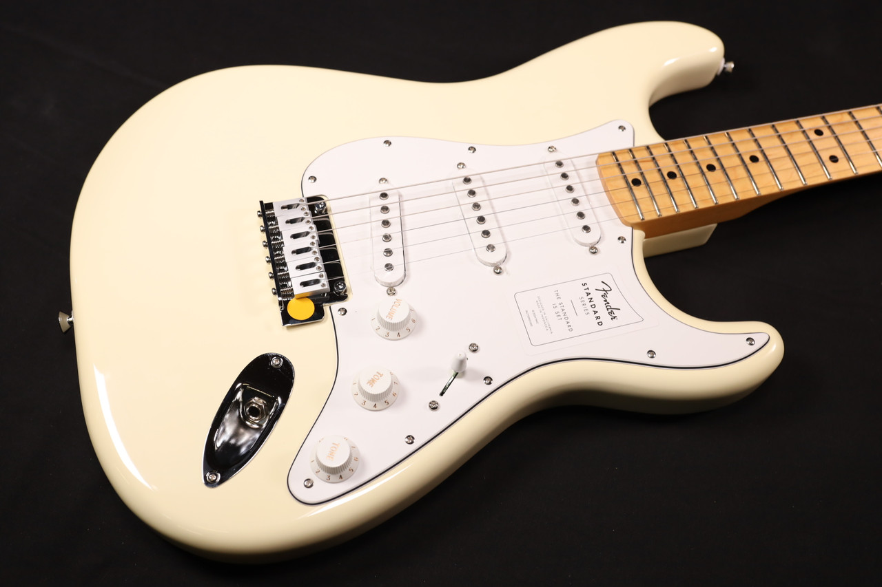 Fender Standard Stratocaster Maple Fingerboard White Pickguard