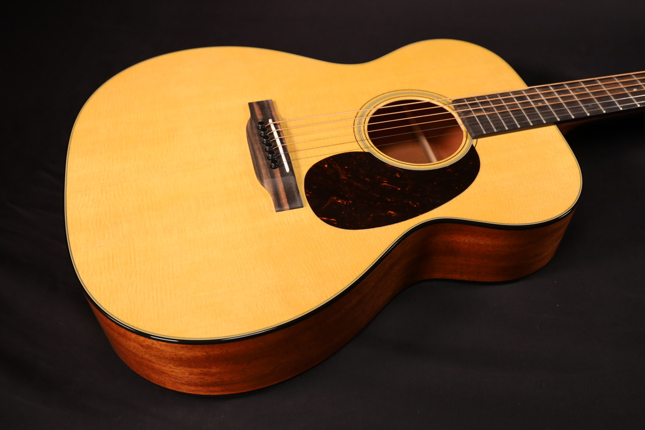 Martin 000-18 Standard Series Acoustic Guitars with Case Natural