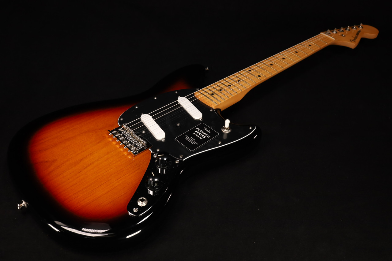 Fender Player II Mustang Maple Fingerboard 3-Color Sunburst 556