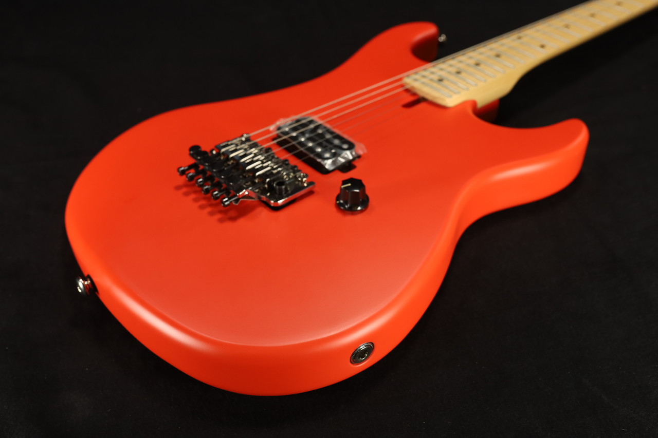 Kramer The 84 (Incl. Premium Gig Bag) ICON Eruption Red Satin 138
