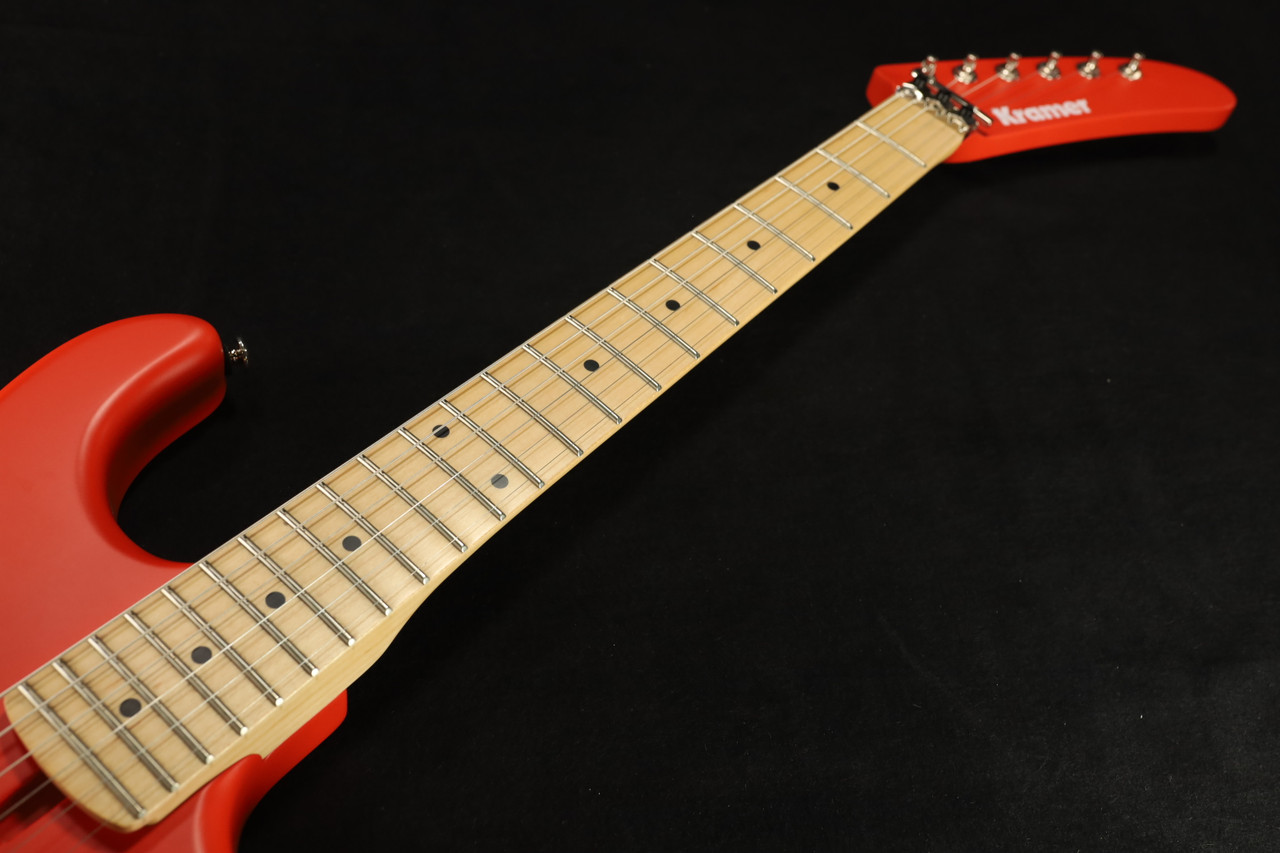Kramer The 84 (Incl. Premium Gig Bag) ICON Eruption Red Satin 138