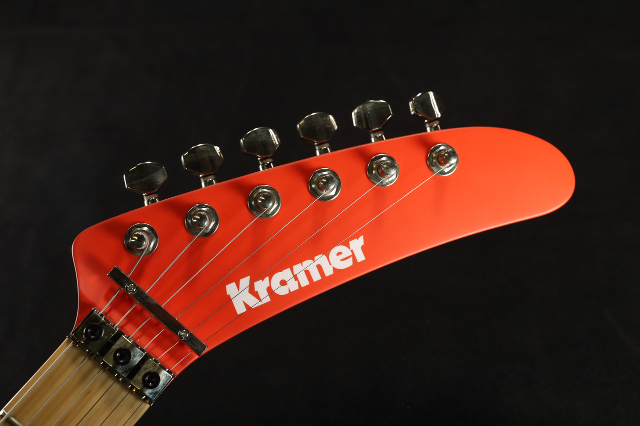 Kramer The 84 (Incl. Premium Gig Bag) ICON Eruption Red Satin 138