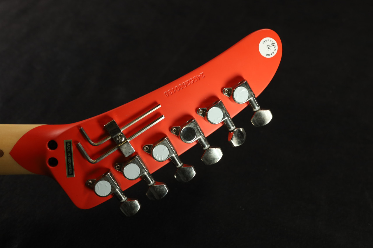 Kramer The 84 (Incl. Premium Gig Bag) ICON Eruption Red Satin 138