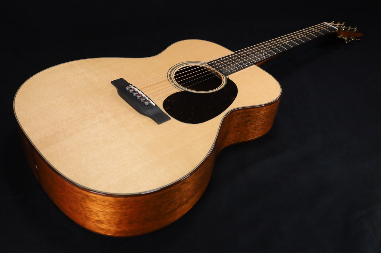 Martin 000-18 Modern Deluxe Acoustic Guitar - Natural 191