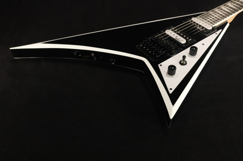 Jackson JS Series Rhoads JS32 Amaranth Fingerboard Black with White Bevels 196