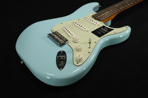 Fender Vintera II Road Worn 60s Stratocaster Rosewood Fingerboard Sonic Blue 505 Fender Vintera II Road Worn 60s Stratocaster Rosewood Fingerboard Sonic Blue 505
