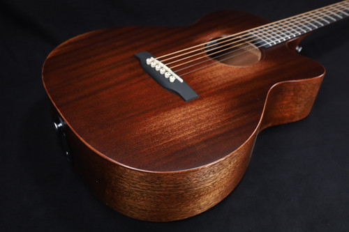 Martin Guitar 000C Jr-10E Street Master Satin Sap/Sap with Softshell Case 594 Martin Guitar 000C Jr-10E Street Master Satin Sap/Sap with Softshell Case 594
