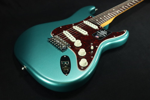 Fender American Professional Classic Stratocaster Rosewood Fingerboard Faded Sherwood Green Metallic 706 Fender American Professional Classic Stratocaster Rosewood Fingerboard Faded Sherwood Green Metallic 706