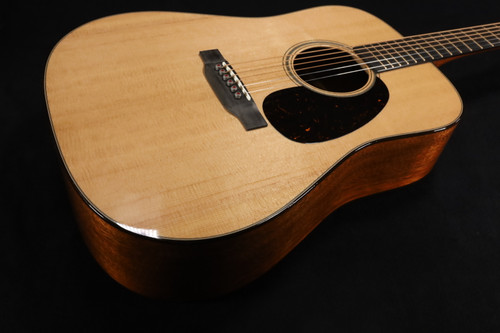 Martin D-18 Modern Deluxe  Sitka Spruce VTS Top, Mahogany Back & Sides, Vintage Deluxe Neck, Gloss Finish with Hardshell Gig Case 853