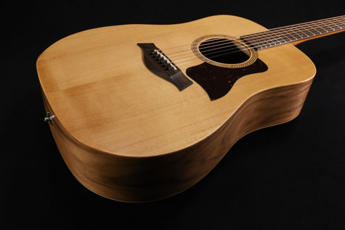 Taylor Academy 10e Walnut Acoustic-Electric Guitar 070