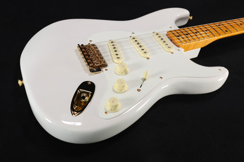 Fender Limited Edition American Vintage II 1957 Stratocaster, Flame Maple Fingerboard - White Blonde 430